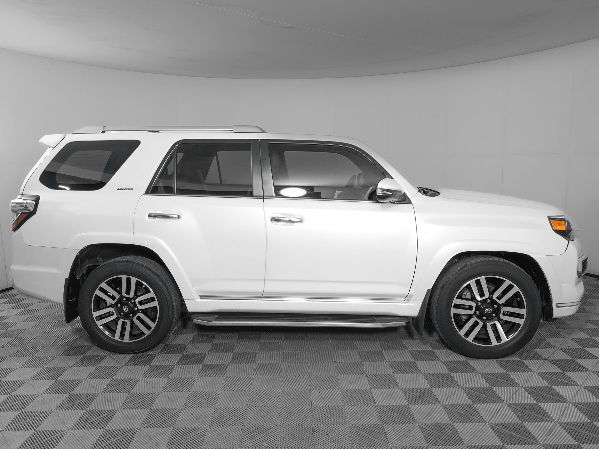 Used 2018 Toyota 4Runner Limited RWD image 3
