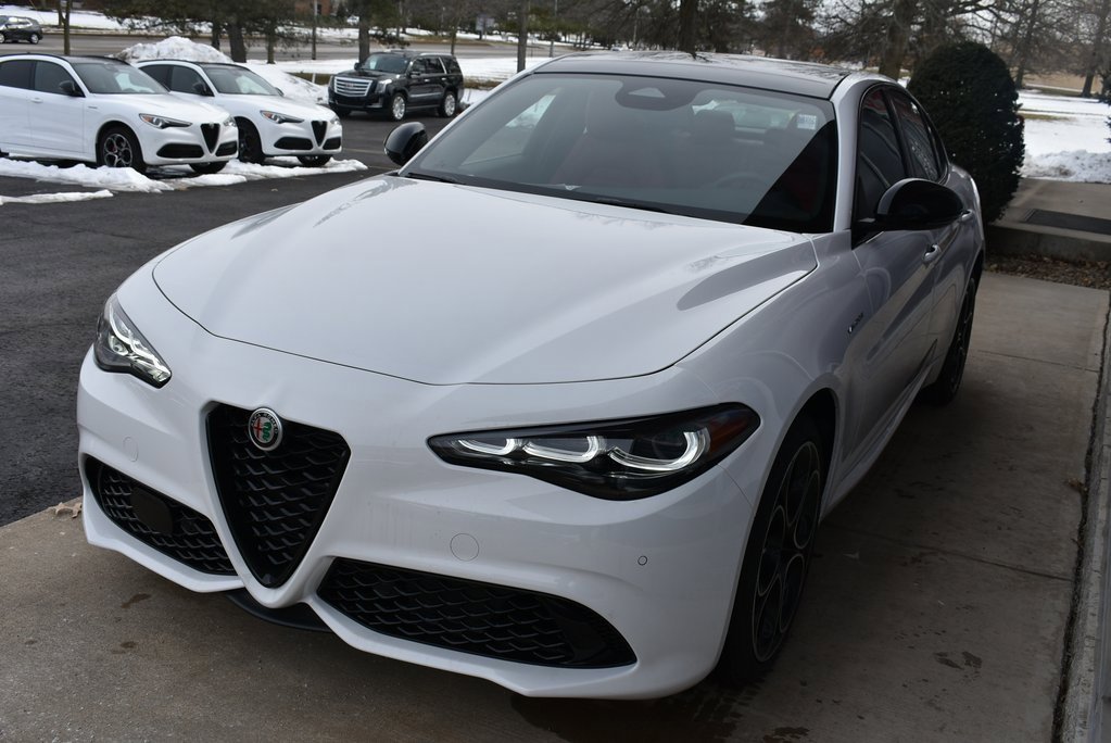 New 2025 Alfa Romeo Giulia AWD image 6