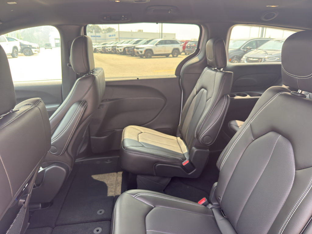 New 2026 Chrysler Pacifica Select w/ S Appearance Package FWD image 30