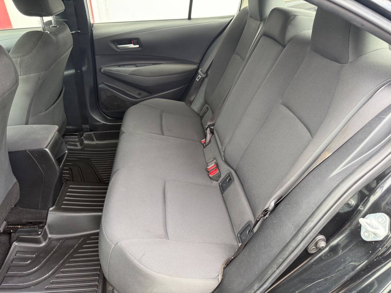 Used 2020 Toyota Corolla LE FWD image 12