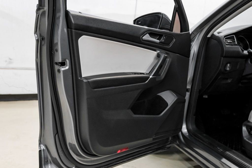 Used 2018 Volkswagen Tiguan SE image 43
