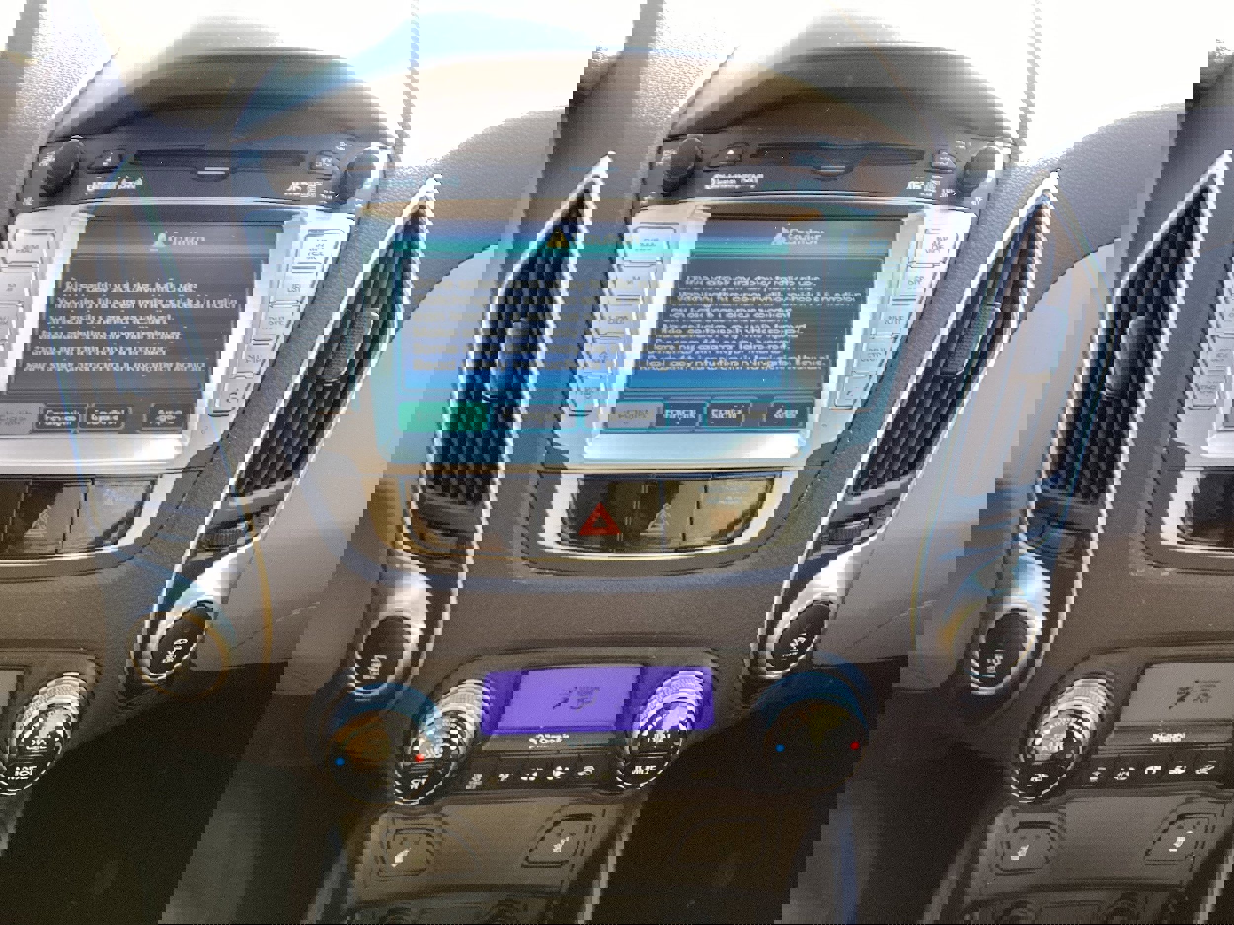 Used 2010 Hyundai Tucson Limited w/ Premium Pkg 4 image 19