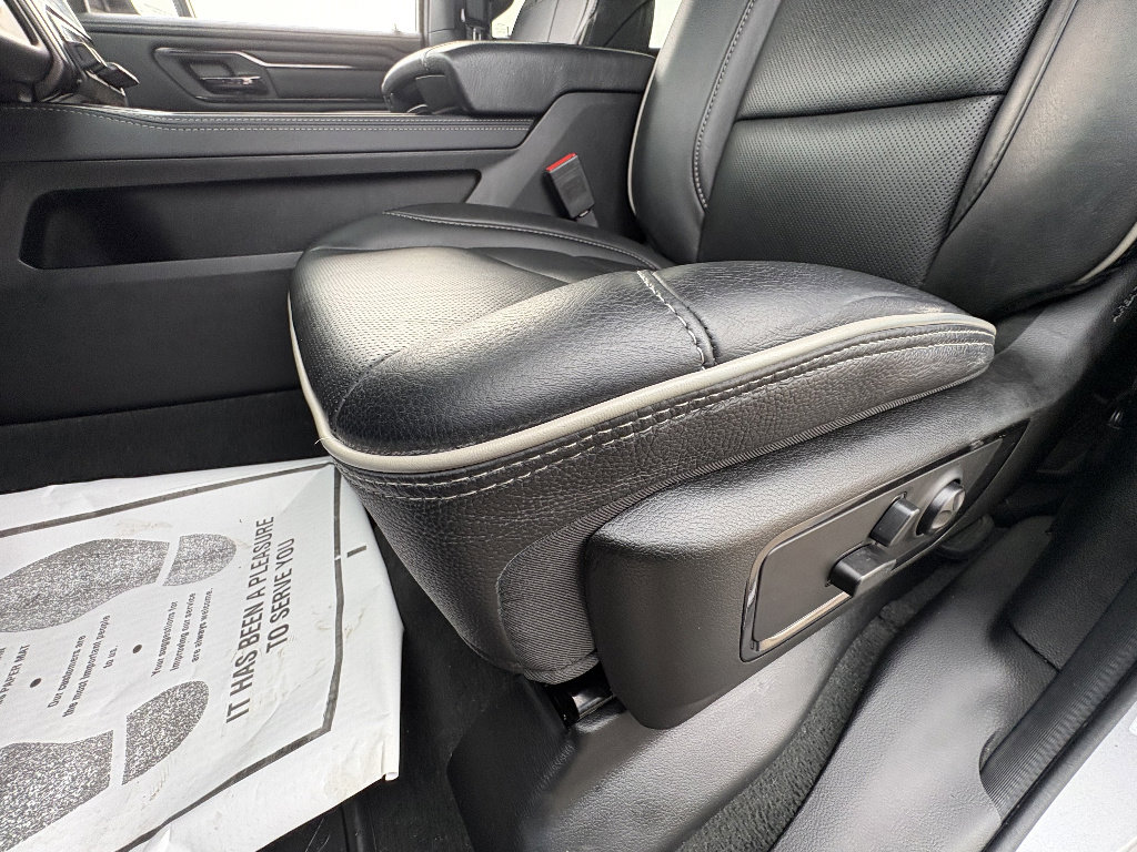 Used 2022 RAM 1500 Limited w/ Cold Weather Group image 32