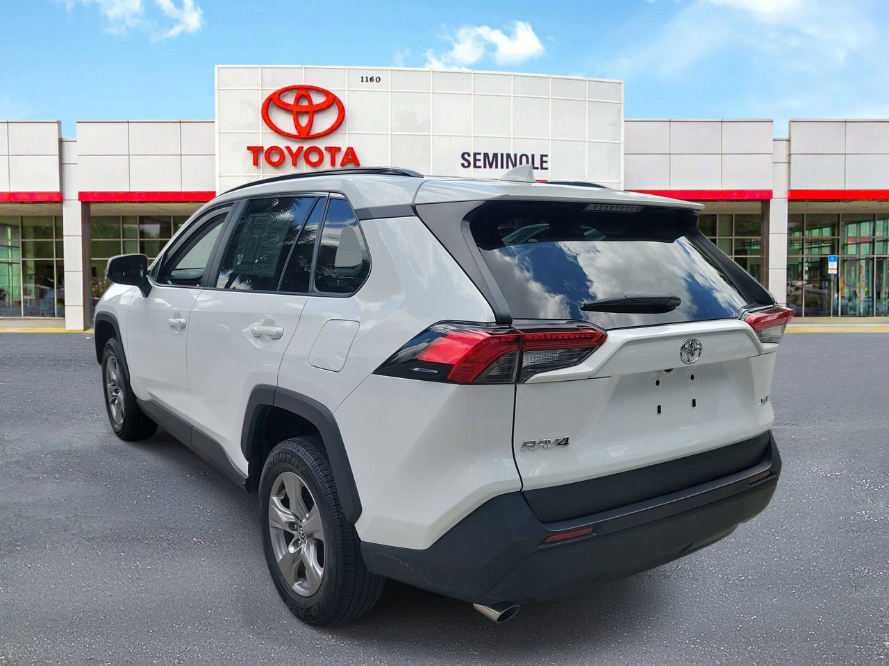 Used 2023 Toyota RAV4 XLE w/ Convenience Package FWD image 4