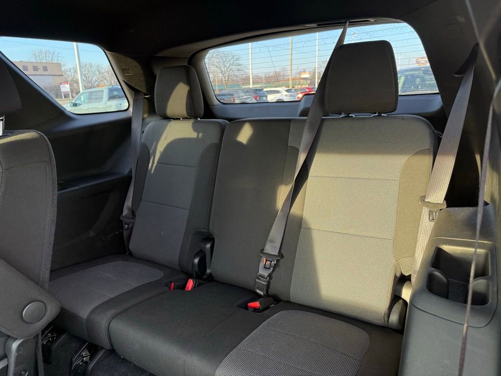 Used 2023 Chevrolet Traverse LT w/ Rear Camera Mirror Package image 19
