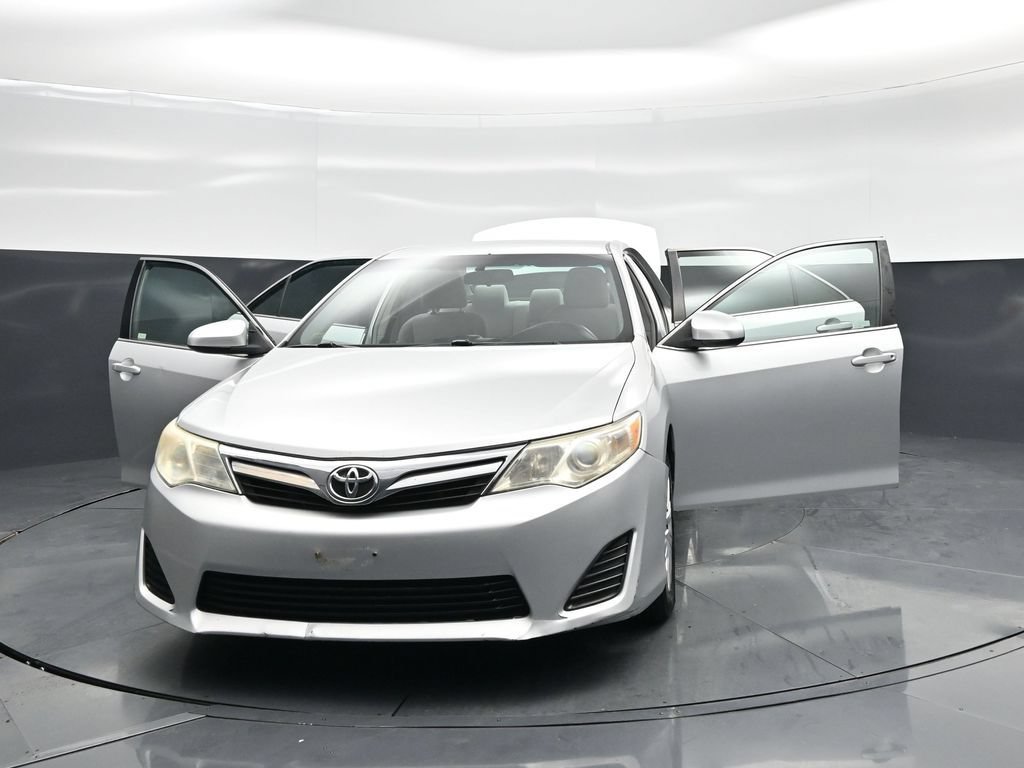 Used 2014 Toyota Camry LE FWD image 25