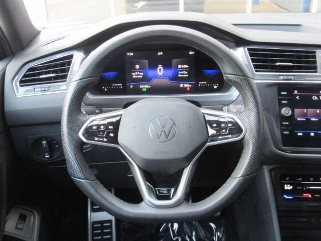 Used 2022 Volkswagen Tiguan SE R-Line FWD image 32