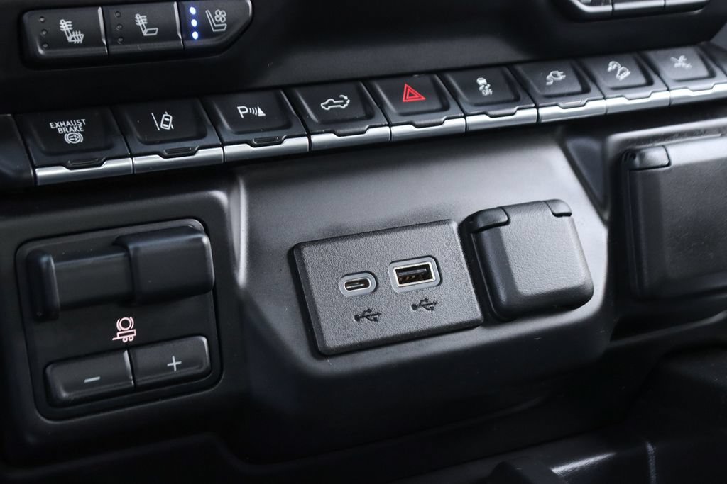Used 2022 GMC Sierra 3500 Denali AWD/4WD image 36