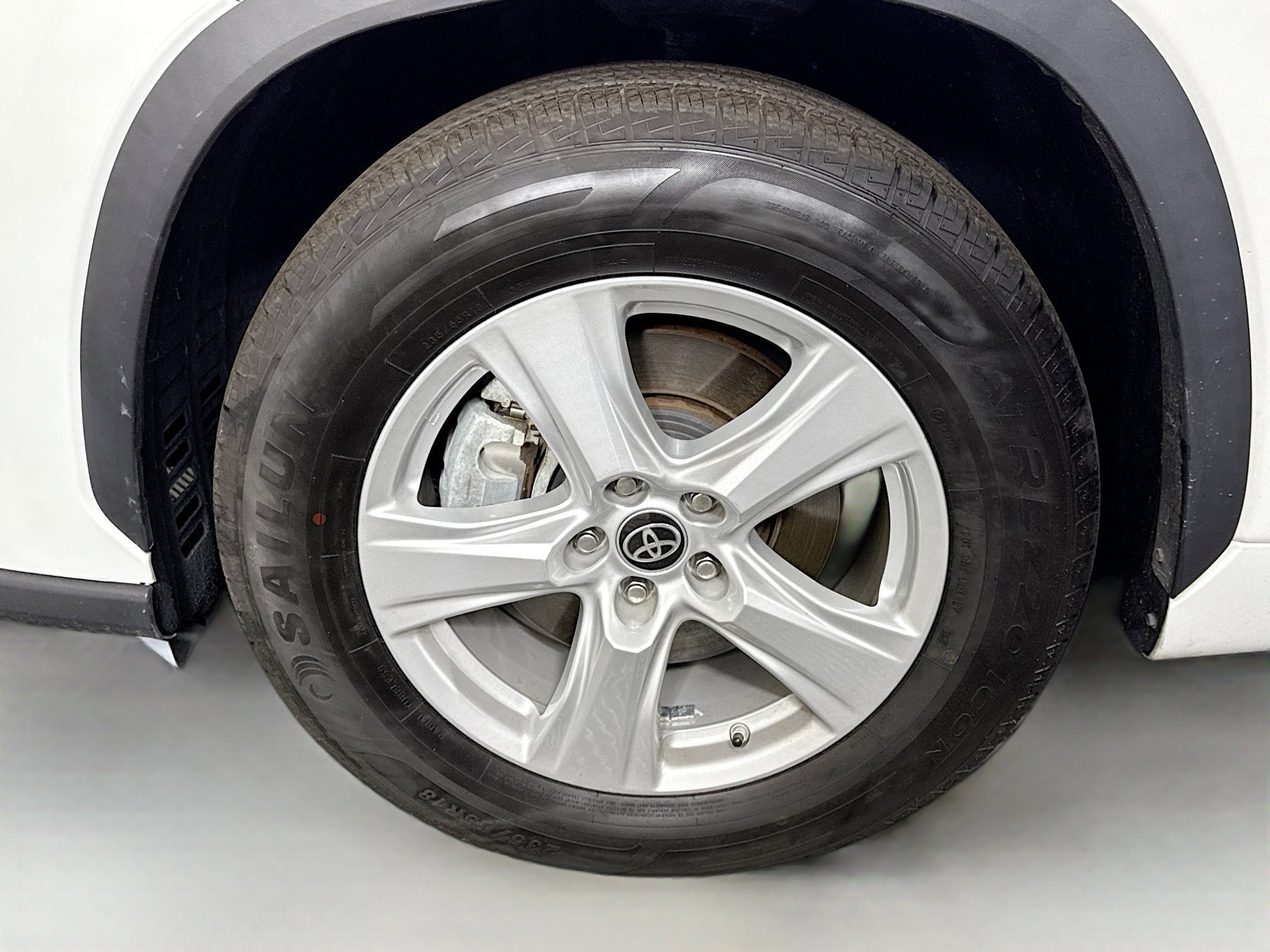 Used 2023 Toyota Highlander L image 38