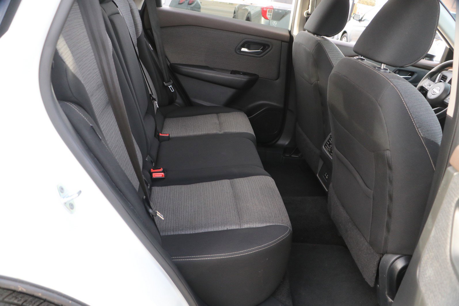 Used 2023 Nissan Rogue SV image 30