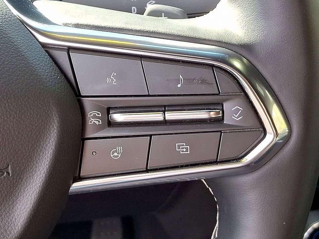 Used 2025 Chevrolet Traverse LT image 22