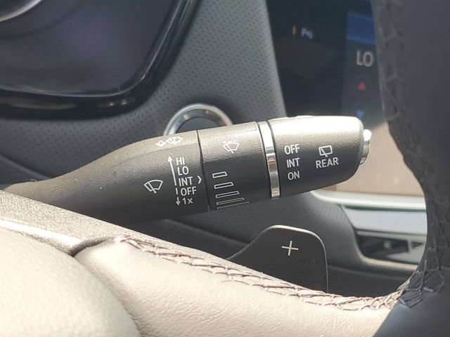 Certified 2025 Cadillac XT6 Luxury FWD image 20