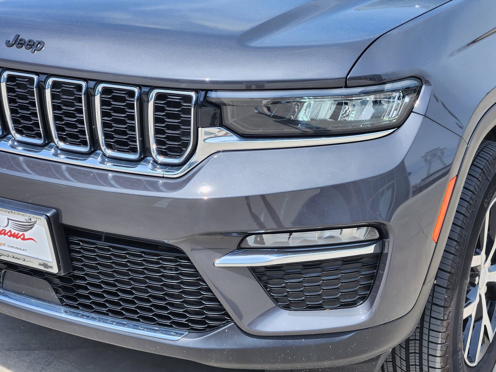 Used 2025 Jeep Grand Cherokee Limited RWD image 9