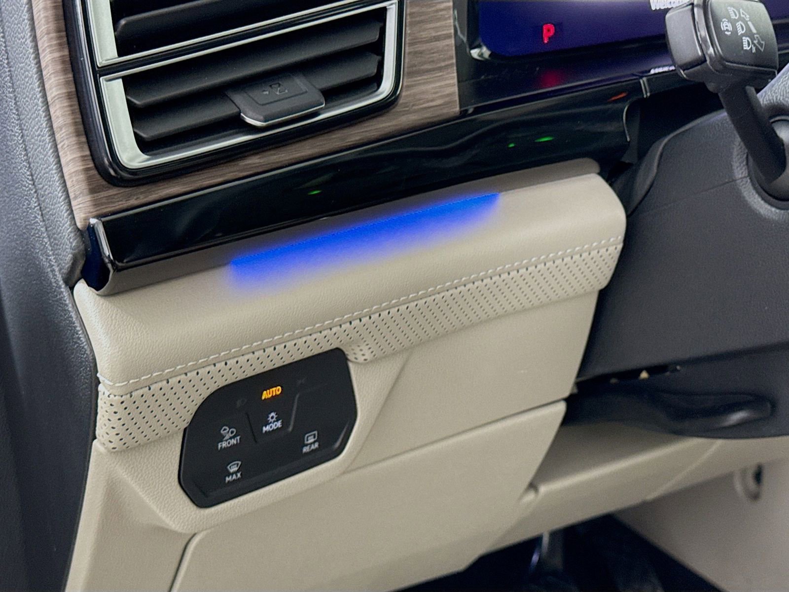 Used 2025 Volkswagen Atlas SEL image 13