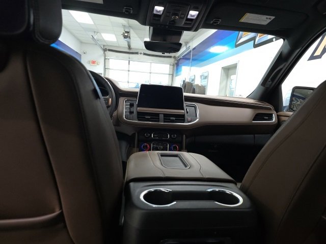 Used 2024 Chevrolet Suburban High Country image 15
