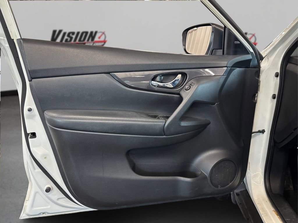 Used 2017 Nissan Rogue SV w/ SV Premium Package image 26