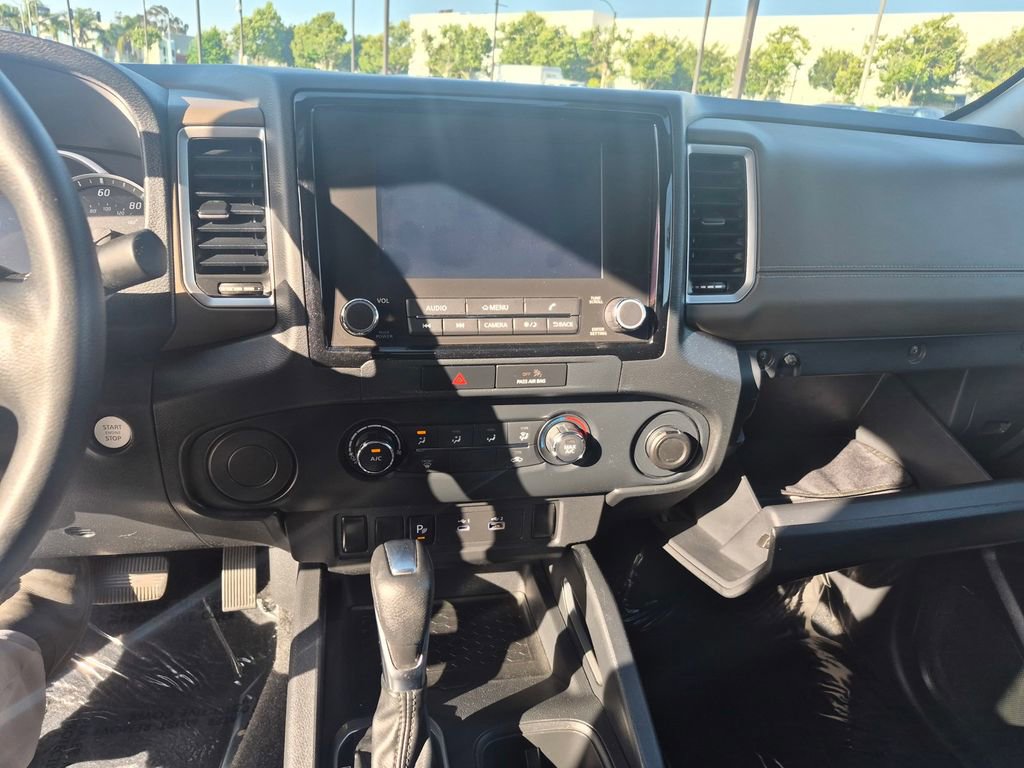 Used 2022 Nissan Frontier SV w/ Technology Package RWD image 17