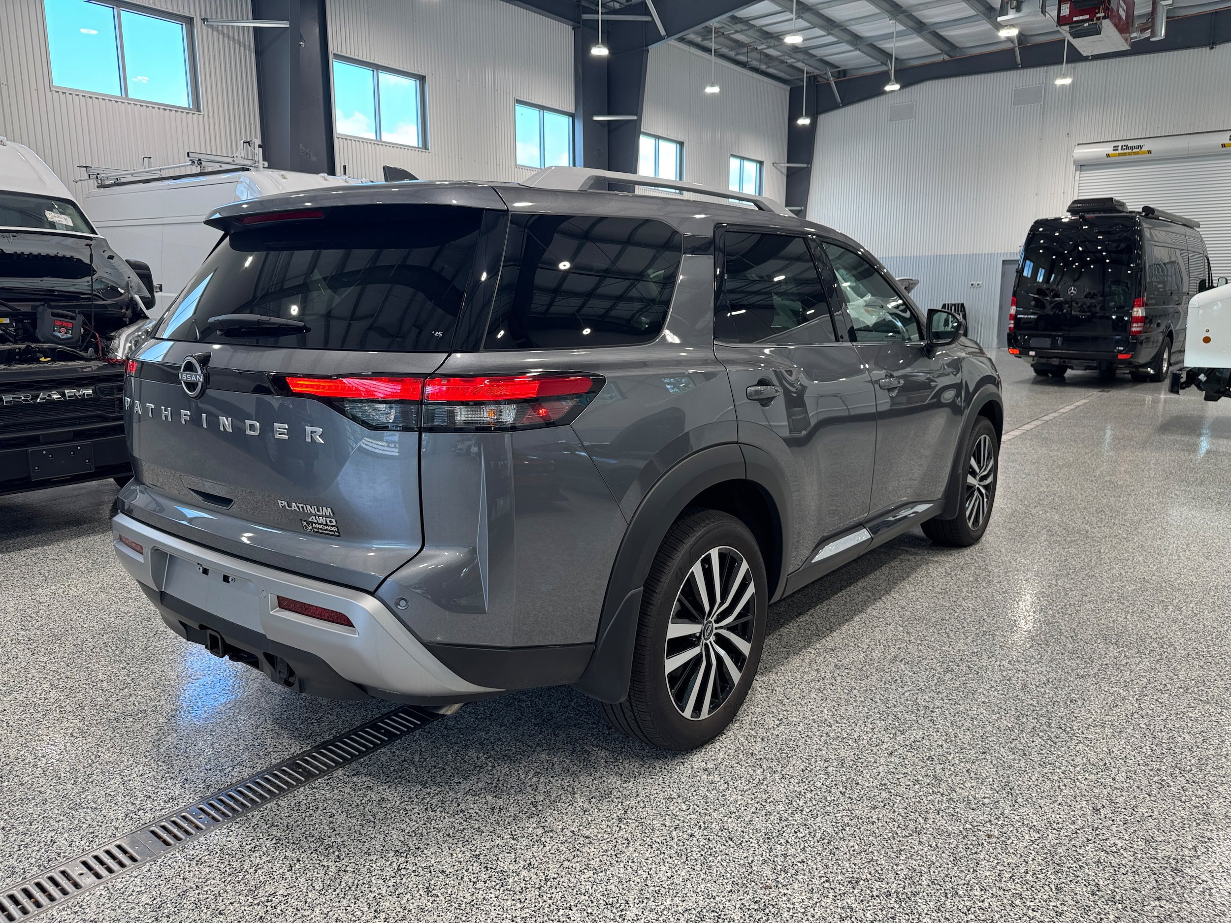 Used 2025 Nissan Pathfinder Platinum AWD/4WD image 6