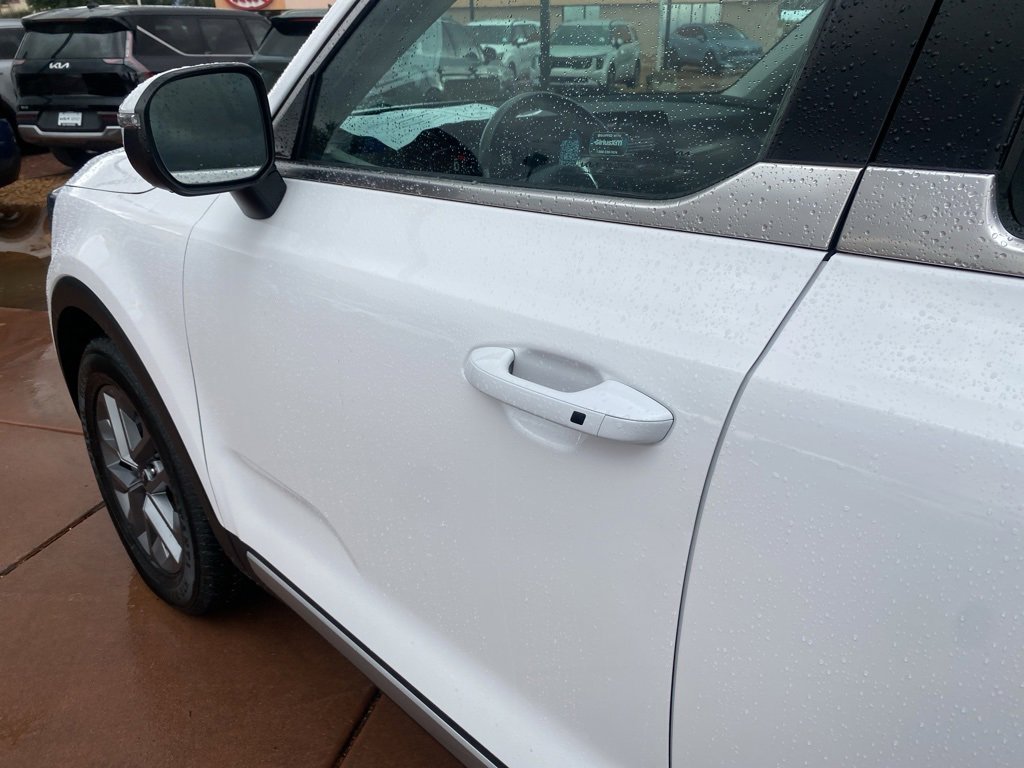 Used 2023 Kia Telluride LX image 22