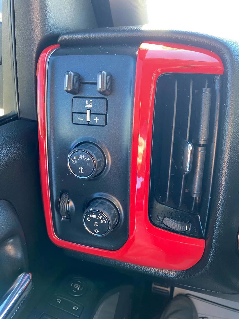 Used 2018 Chevrolet Silverado 1500 LT w/ All Star Edition AWD/4WD image 15