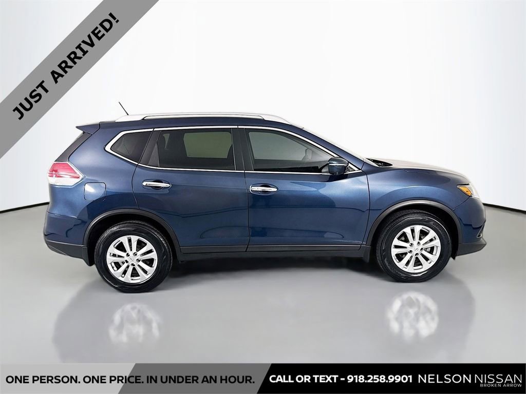 Used 2015 Nissan Rogue SV w/ SV Premium Package image 4