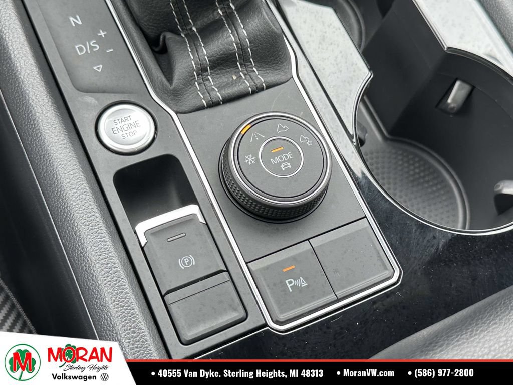 Certified 2023 Volkswagen Atlas Cross Sport SE w/ Panoramic Sunroof Package AWD/4WD image 31