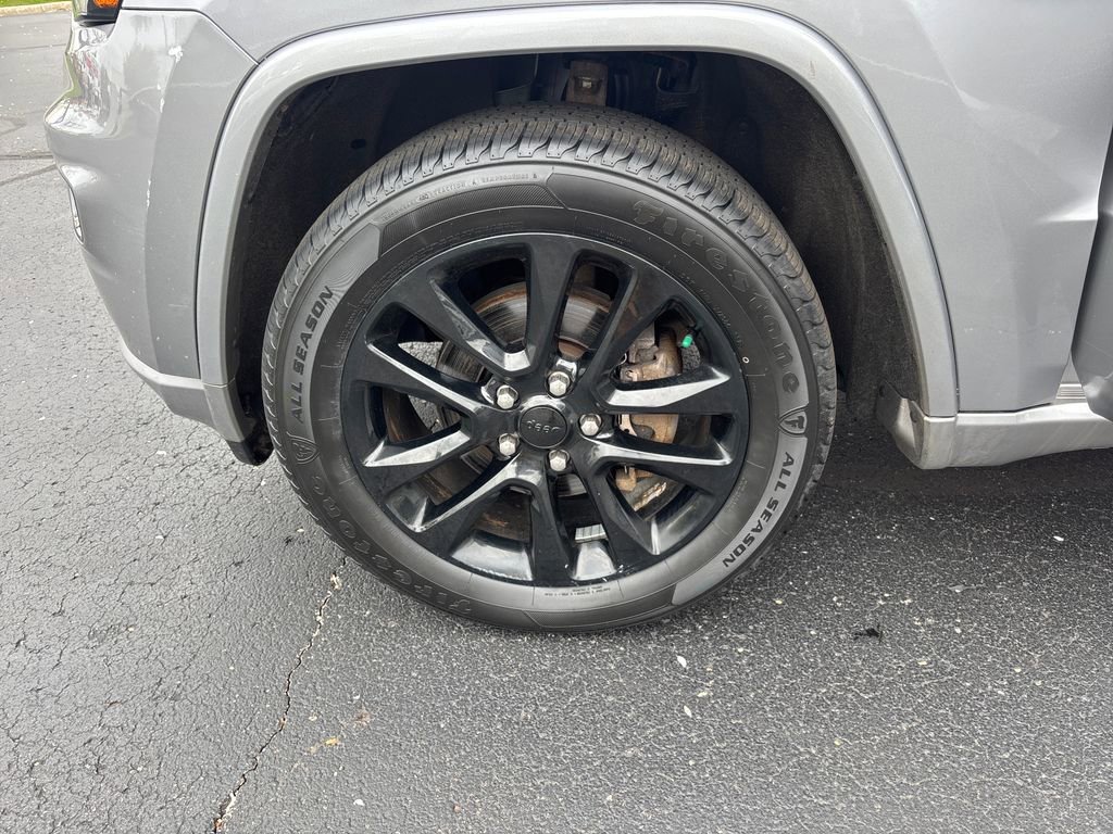 Used 2020 Jeep Grand Cherokee Altitude AWD/4WD image 29
