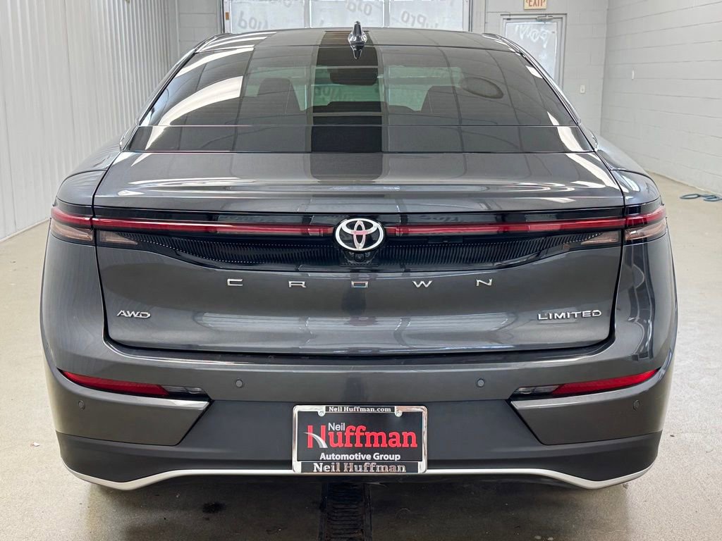 Used 2023 Toyota Crown Limited image 6