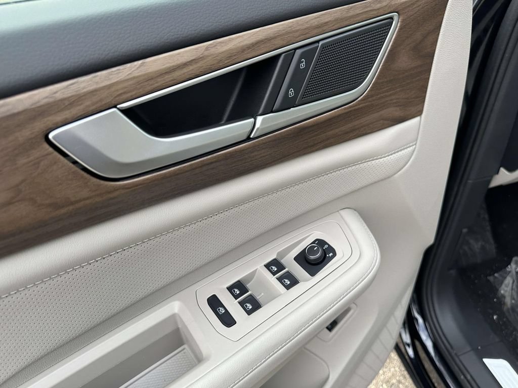 New 2025 Volkswagen Atlas SE AWD/4WD image 12