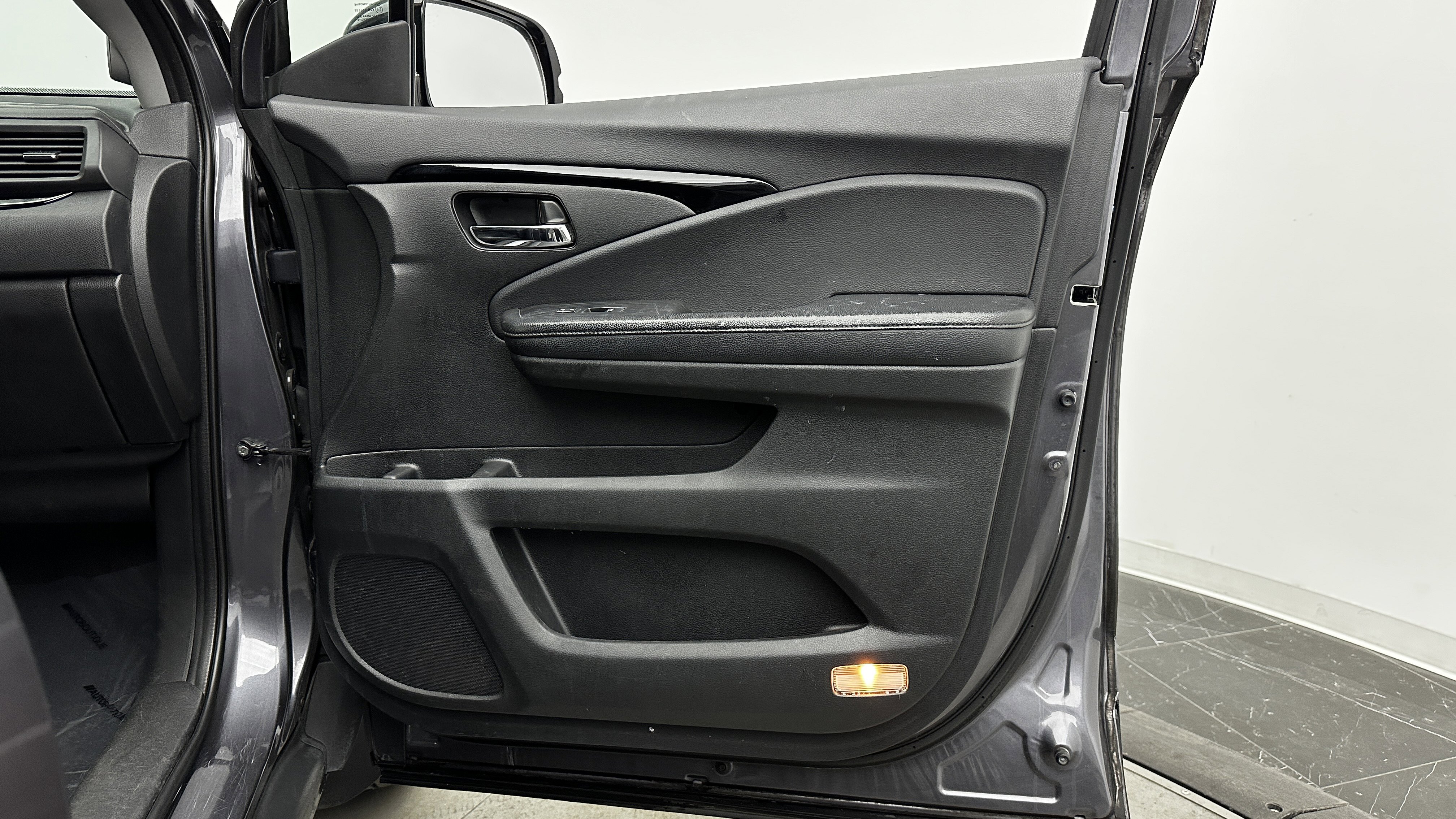 Used 2018 Honda Pilot Touring image 35