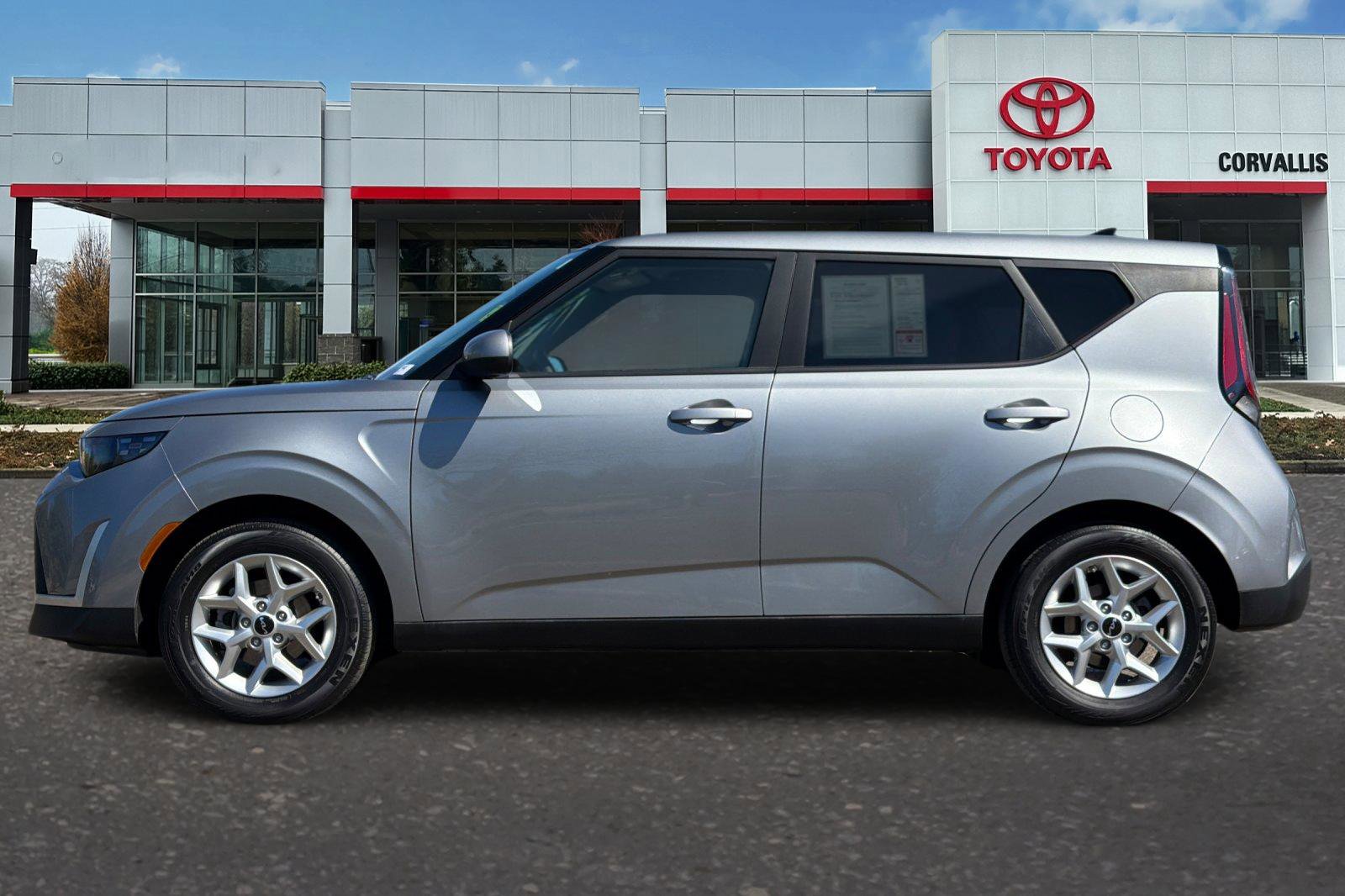 Used 2025 Kia Soul LX w/ LX Technology Package image 7