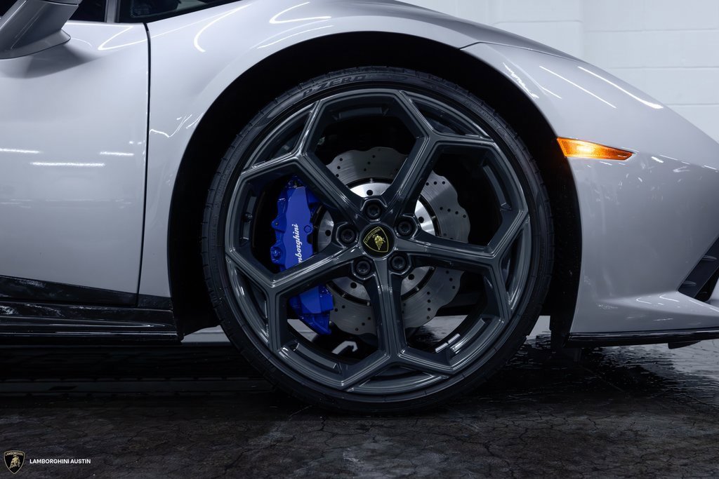 Used 2021 Lamborghini Huracan EVO image 17