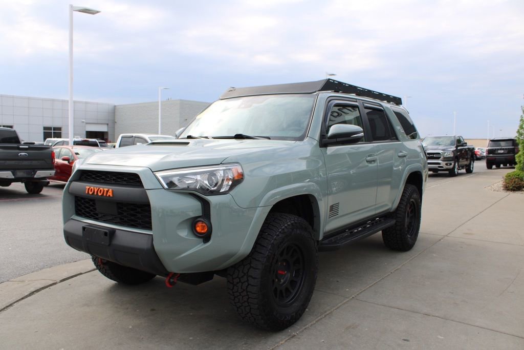 Used 2022 Toyota 4Runner TRD Off-Road Premium w/ Moonroof Package AWD/4WD image 3