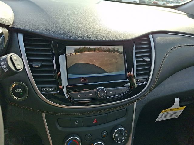 Certified 2022 Chevrolet Trax LT w/ LT Convenience Package image 18