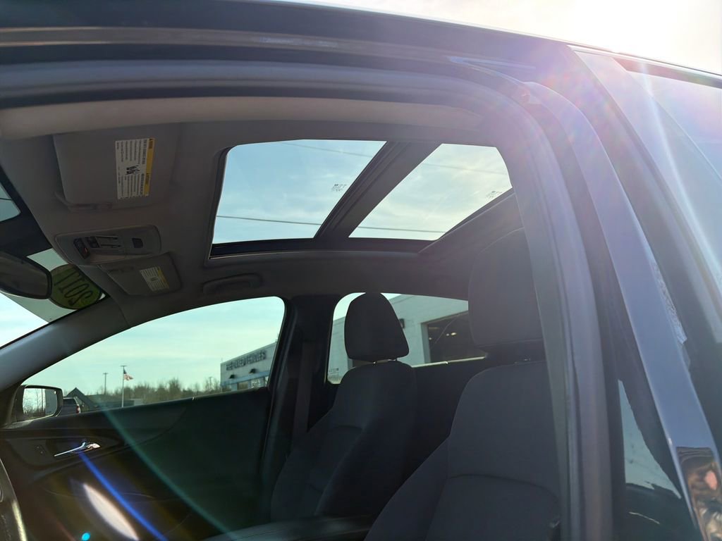 Used 2017 Chevrolet Malibu LT image 28