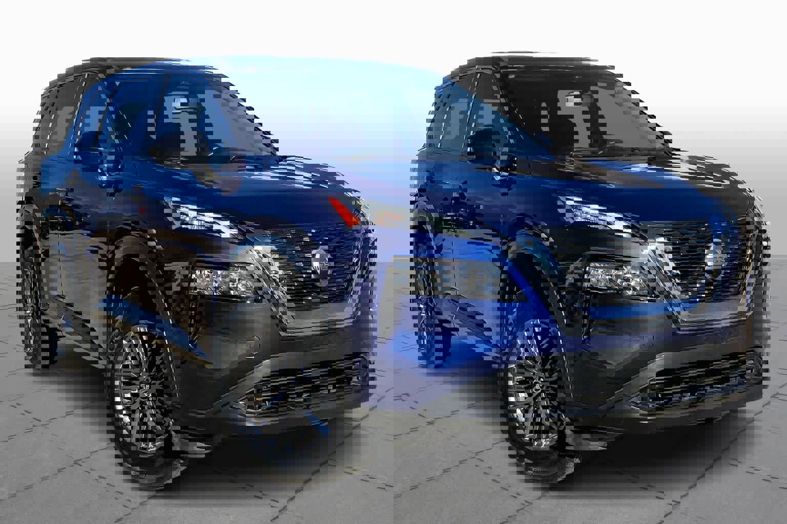 Used 2021 Nissan Rogue S image 2