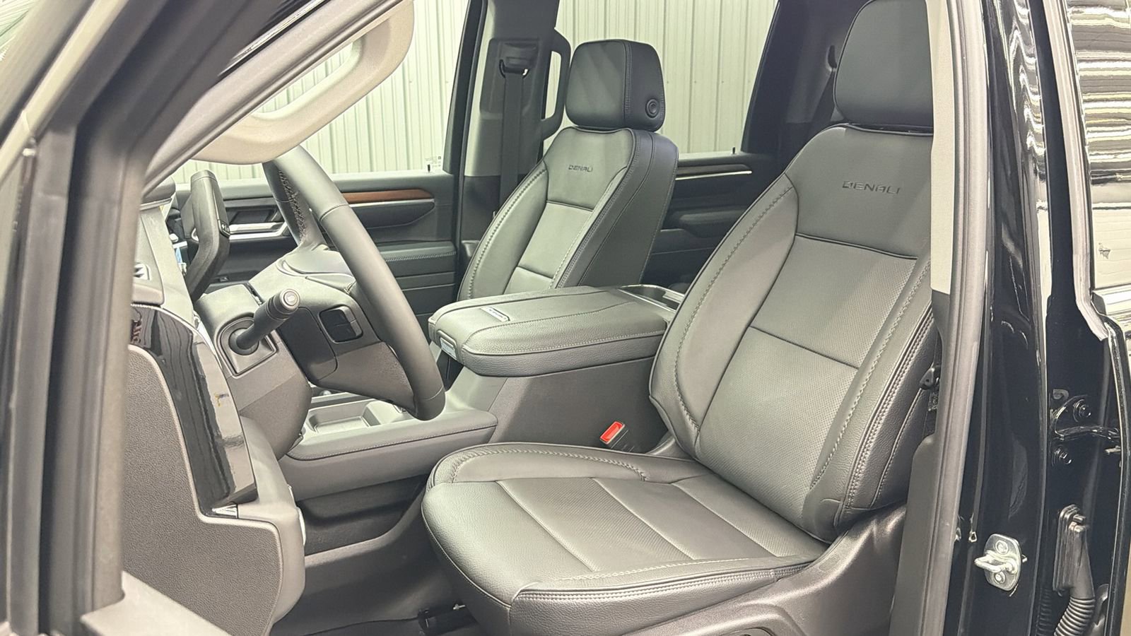 Used 2025 GMC Sierra 3500 Denali w/ Denali Reserve Package image 34