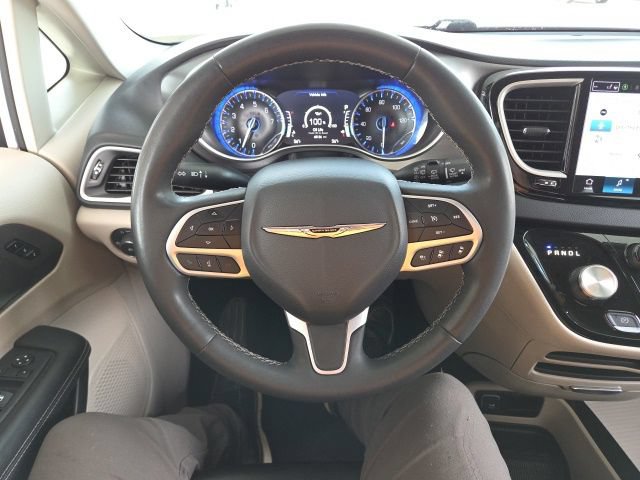 Used 2023 Chrysler Pacifica Touring-L FWD image 49