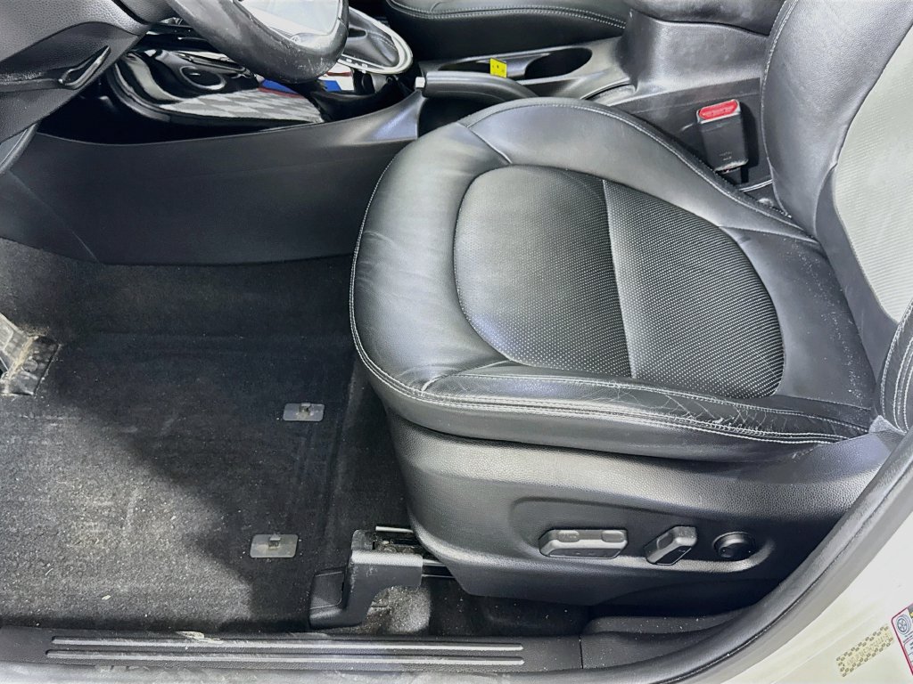 Used 2017 Kia Soul + w/ Primo Package FWD image 20