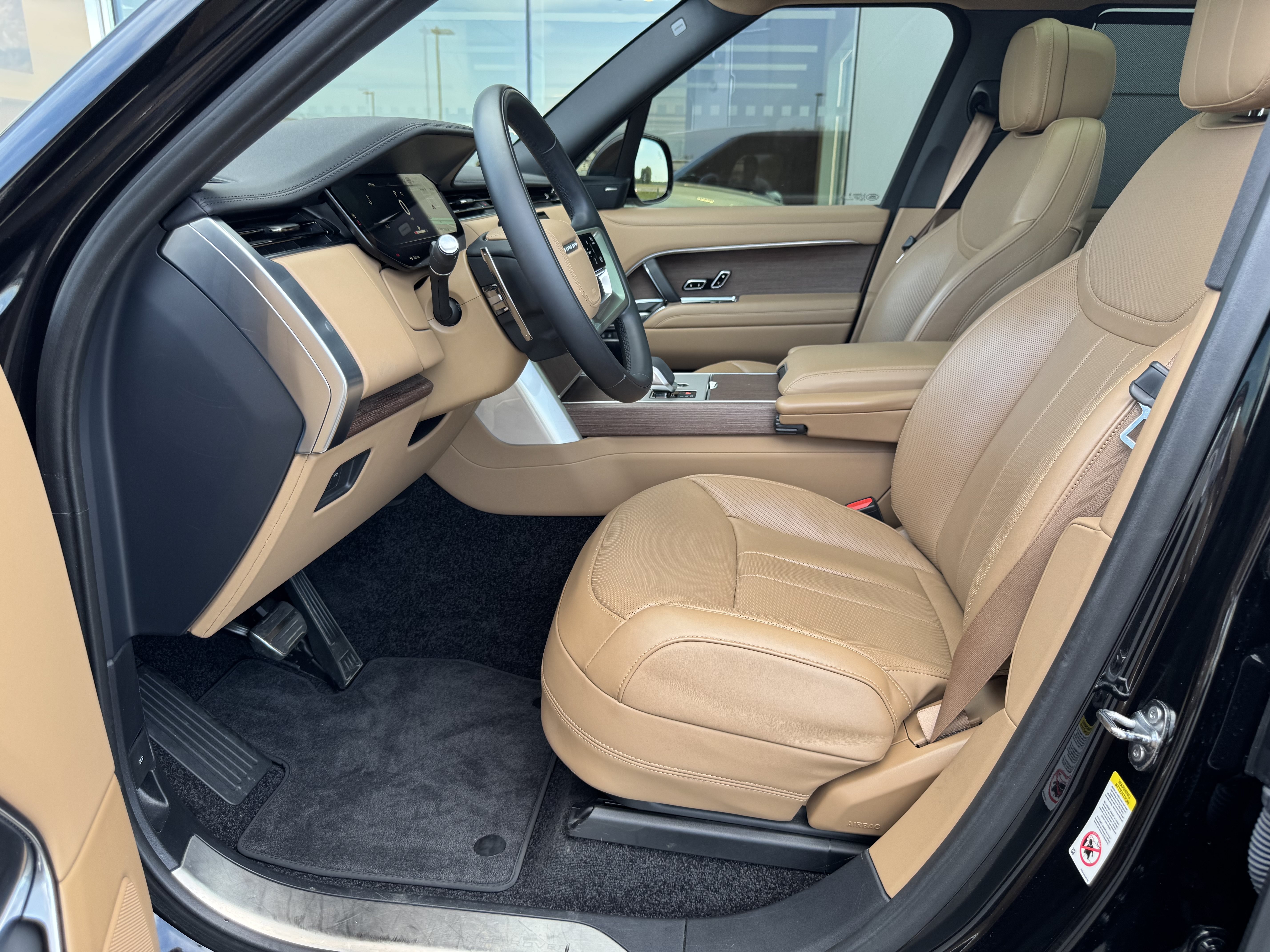 Certified 2024 Land Rover Range Rover Long Wheelbase SE AWD/4WD image 13