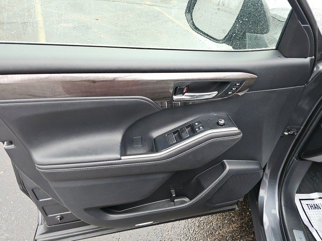 Used 2021 Toyota Highlander Limited image 21