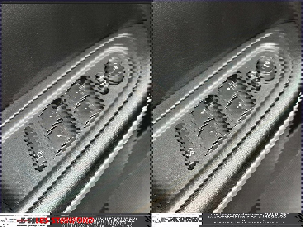 Used 2011 GMC Acadia SLE image 18