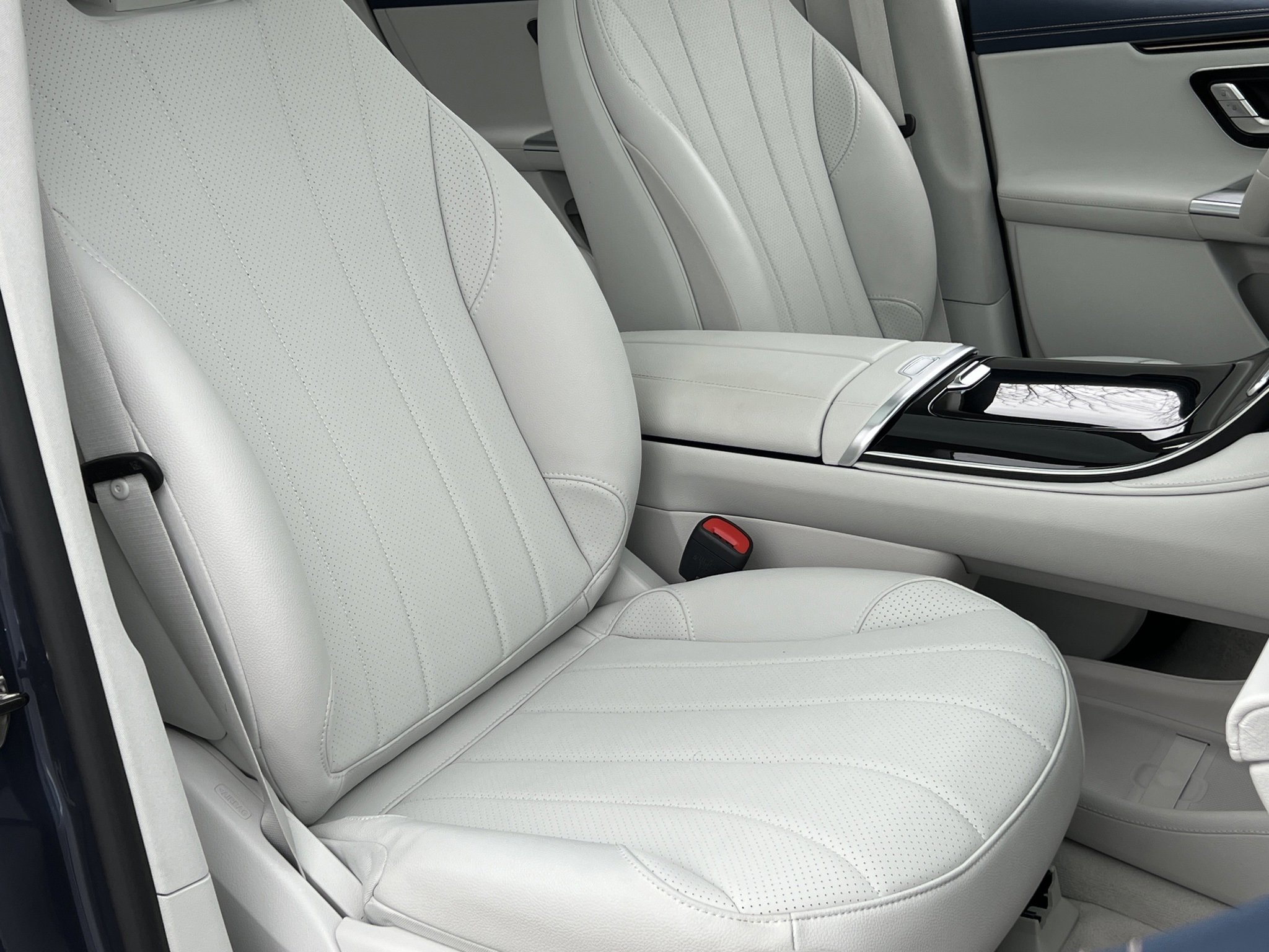 Used 2024 Mercedes-Benz EQE 350+ 4MATIC SUV w/ AMG Line Exterior Package image 17