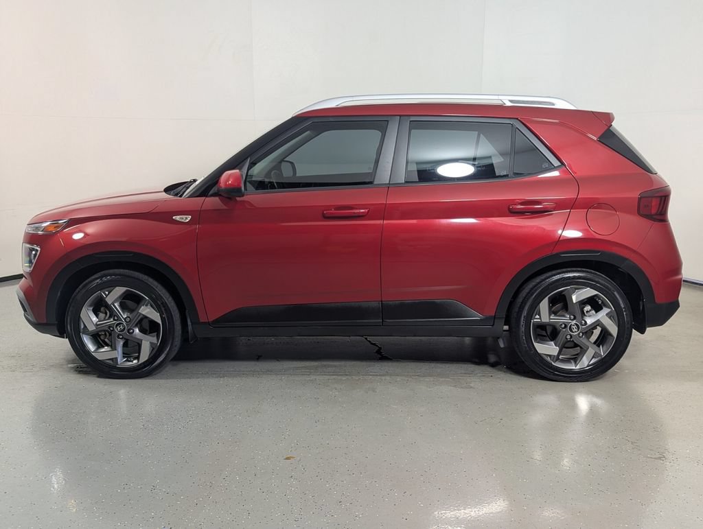 Used 2022 Hyundai Venue Limited FWD image 4
