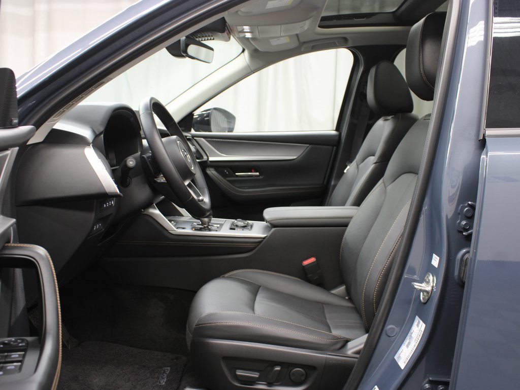 Used 2025 MAZDA CX-70 Plug-In Hybrid w/ Premium Pkg image 9