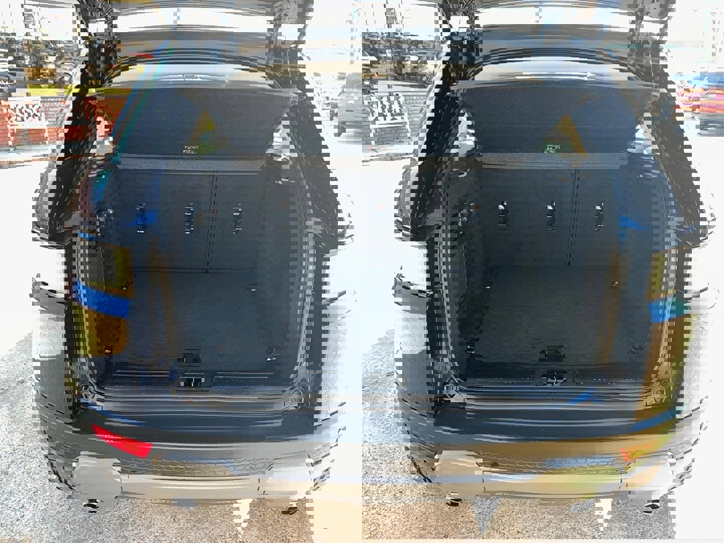 Used 2018 Land Rover Range Rover Evoque SE Premium image 9