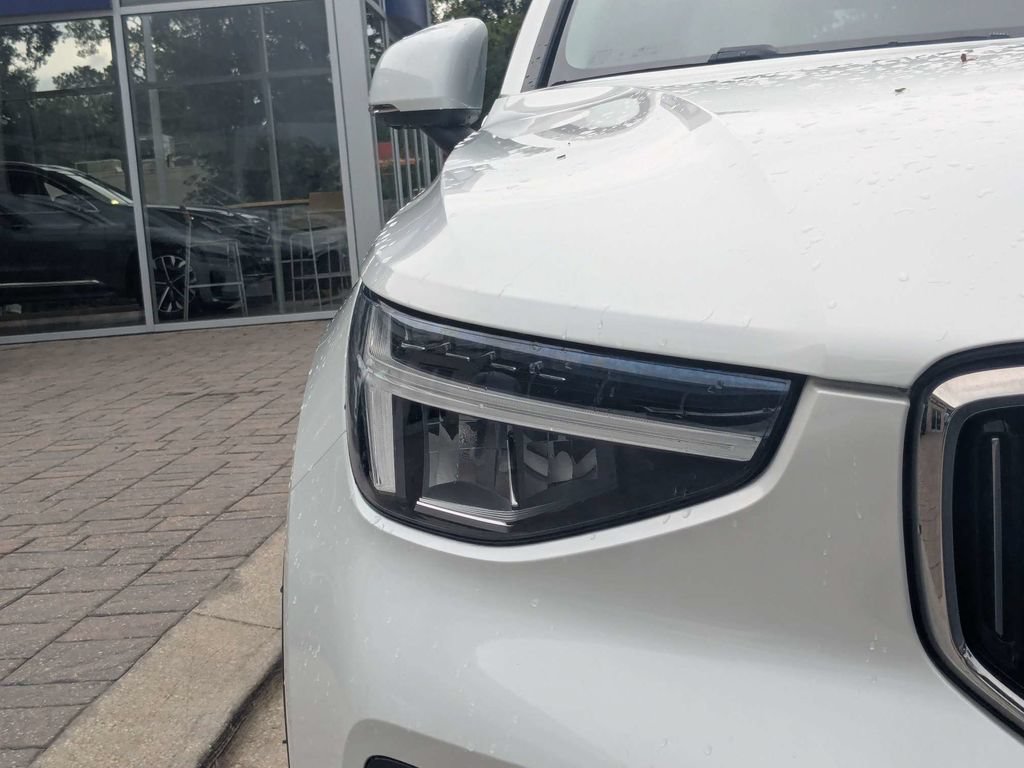 Certified 2023 Volvo XC40 B5 Plus w/ Protection Package Premier AWD/4WD image 10