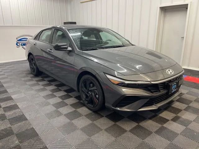 Used 2026 Hyundai Elantra Sport image 2