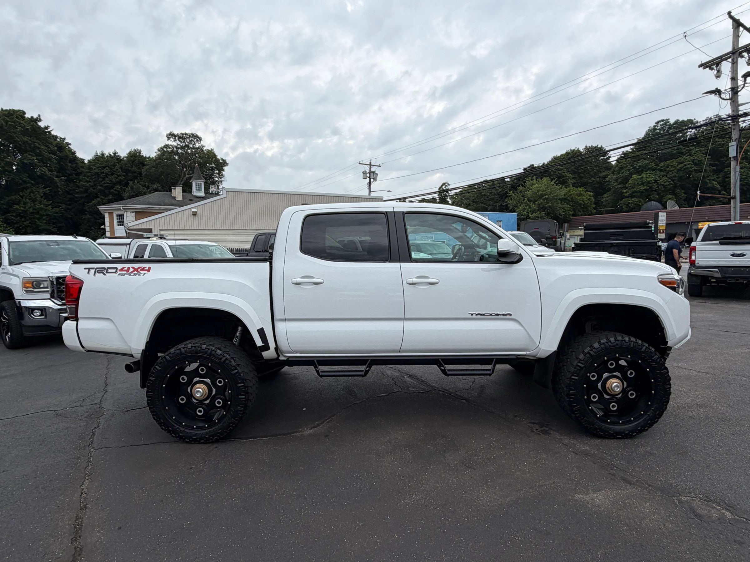 Used 2017 Toyota Tacoma SR AWD/4WD image 7