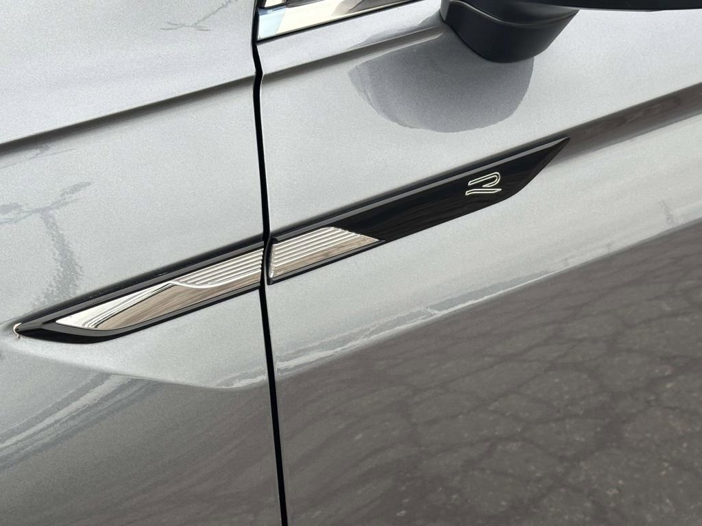 Certified 2024 Volkswagen Tiguan SEL R-Line image 10